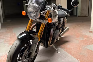 Triumph Thruxton 1200 RS Chrome Edition