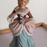 statuina damina di porcellana vintage