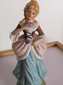 statuina damina di porcellana vintage