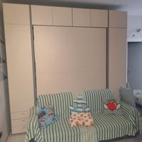 Parete attrezzata con letto matrimoniale a ribalta