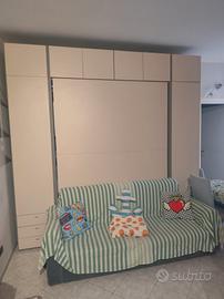 Parete attrezzata con letto matrimoniale a ribalta