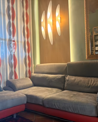 Divano Tre Posti con pouf coordinato