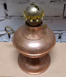 Lampada da tavolo o comodino antica in rame