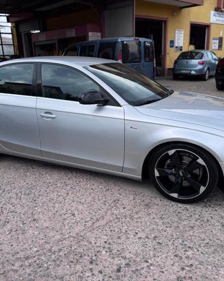 Audi A4 2.0 TDI 143CV S LINE