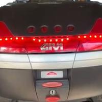 BAULE CON TERZA LUCE E PIASTRA della  " GIVI "