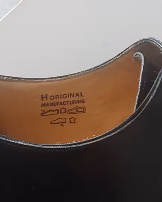 Scarpe artigianali in pelle da uomo. 