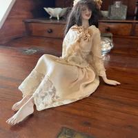 Capodimonte statuetta donna in biscuit