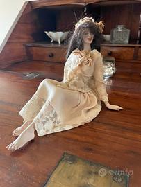 Capodimonte statuetta donna in biscuit