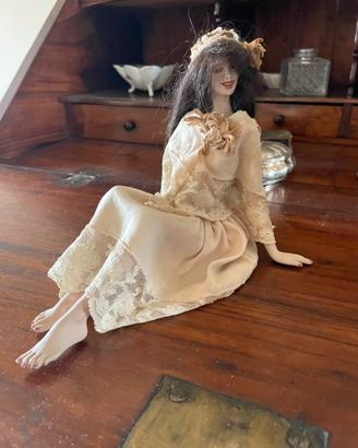 Capodimonte statuetta donna in biscuit