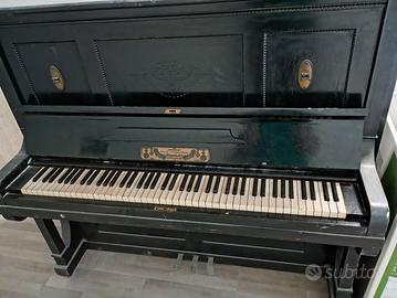 pianoforte verticale vintage 