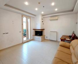 CASA SINGOLA con CORTE E GARAGE