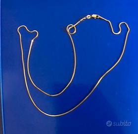 Lunga collana quadrangolare placcata in oro 18kt