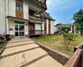 APPARTAMENTO BICAMERE CON GARAGE, IN PICCOLO E ...