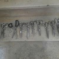 9 FORBICI PROFESIONALI DI CUI UNA CON DENTI