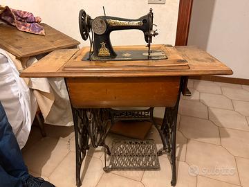 Singer 99K del 1930 con mobile e pedale originale