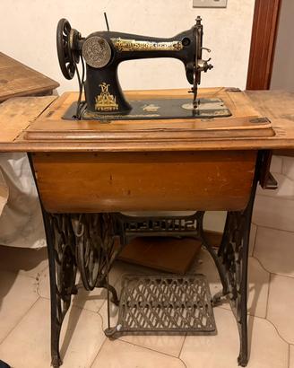 Singer 99K del 1930 con mobile e pedale originale