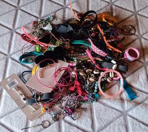 Grande lotto di bigiotteria e accessori vintage 