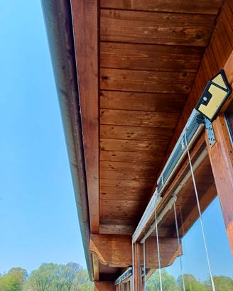 Veranda in legno lamellare  70mq con vetri doppi