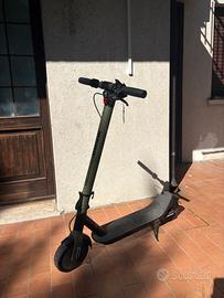 Momo Design EVO9 Monopattino Elettrico