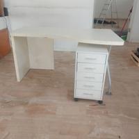 Scrivania da lavoro con cassettiera