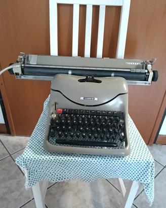 macchina da scrivere vintage 