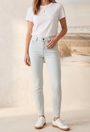 Jeans H&M azzurro chiarissimo con orlo sfrangiato 