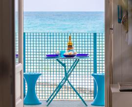 La casa azzurra sulla spiaggia Ostuni Puglia