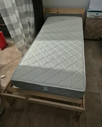 Letto a una piazza con materasso 