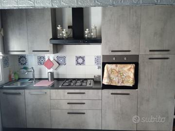 cucina + cameretta con cabina armadio € 1000