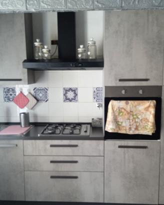 cucina + cameretta con cabina armadio € 1000