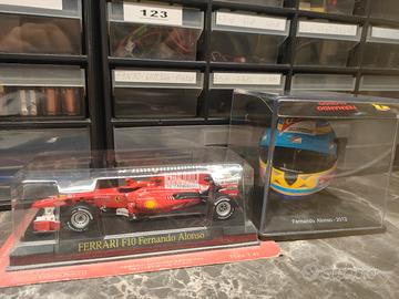 Modellino e casco Ferrari di Fernando Alonso 