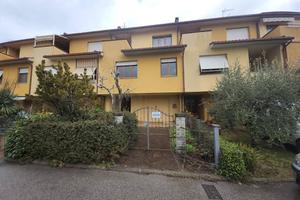 Porzione di edificio a schiera a Pratovecchio Stia