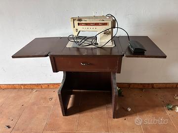 Singer vintage con sgabello