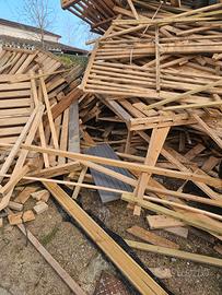 bancali di legno e tavole