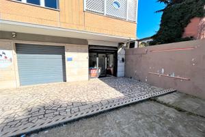 Boccea -negozio uso investimento con canna fumaria