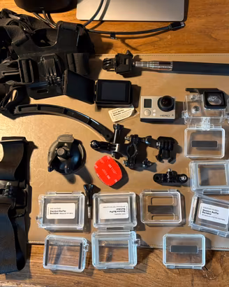 GoPro HERO3+ Silver con accessori e schermo LCD