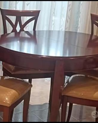 Tavolo con sedie in pregiato legno di ciliegio