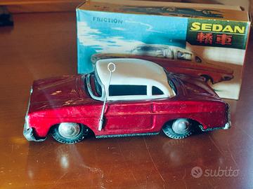 Auto anni 70 in latta con scatola originale 