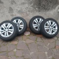 Cerchi cerchi in lega più gomme da 16 Peugeot