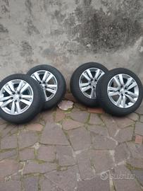 Cerchi cerchi in lega più gomme da 16 Peugeot