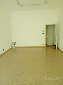 Ufficio con annesso magazzino