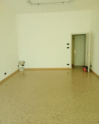 Ufficio con annesso magazzino