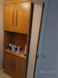 Mobile in legno ciliegio con ante