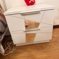 Letto matrimoniale più 2 comodini