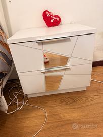 Letto matrimoniale più 2 comodini