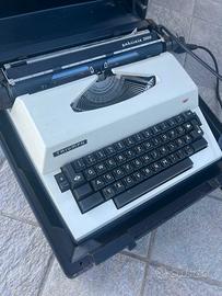 Macchina da scrivere Triumph con valigetta