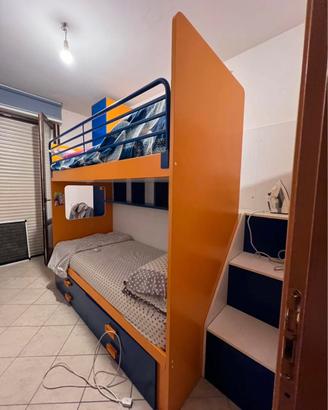 Cameretta con letto a castello
