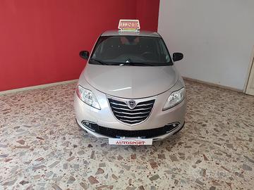 lancia Ypsilon automatica 