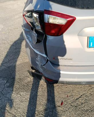 ford cmax incidentata 2011