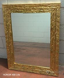 specchio con cornice dorata